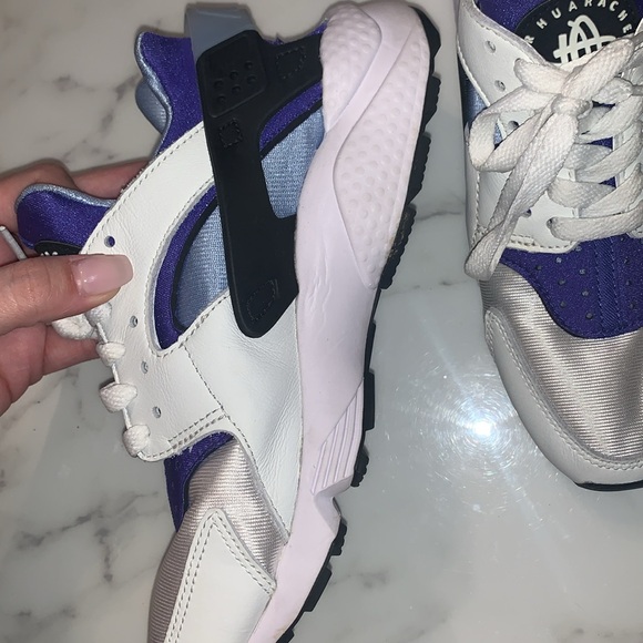 Nike Huarache - Picture 3 of 5